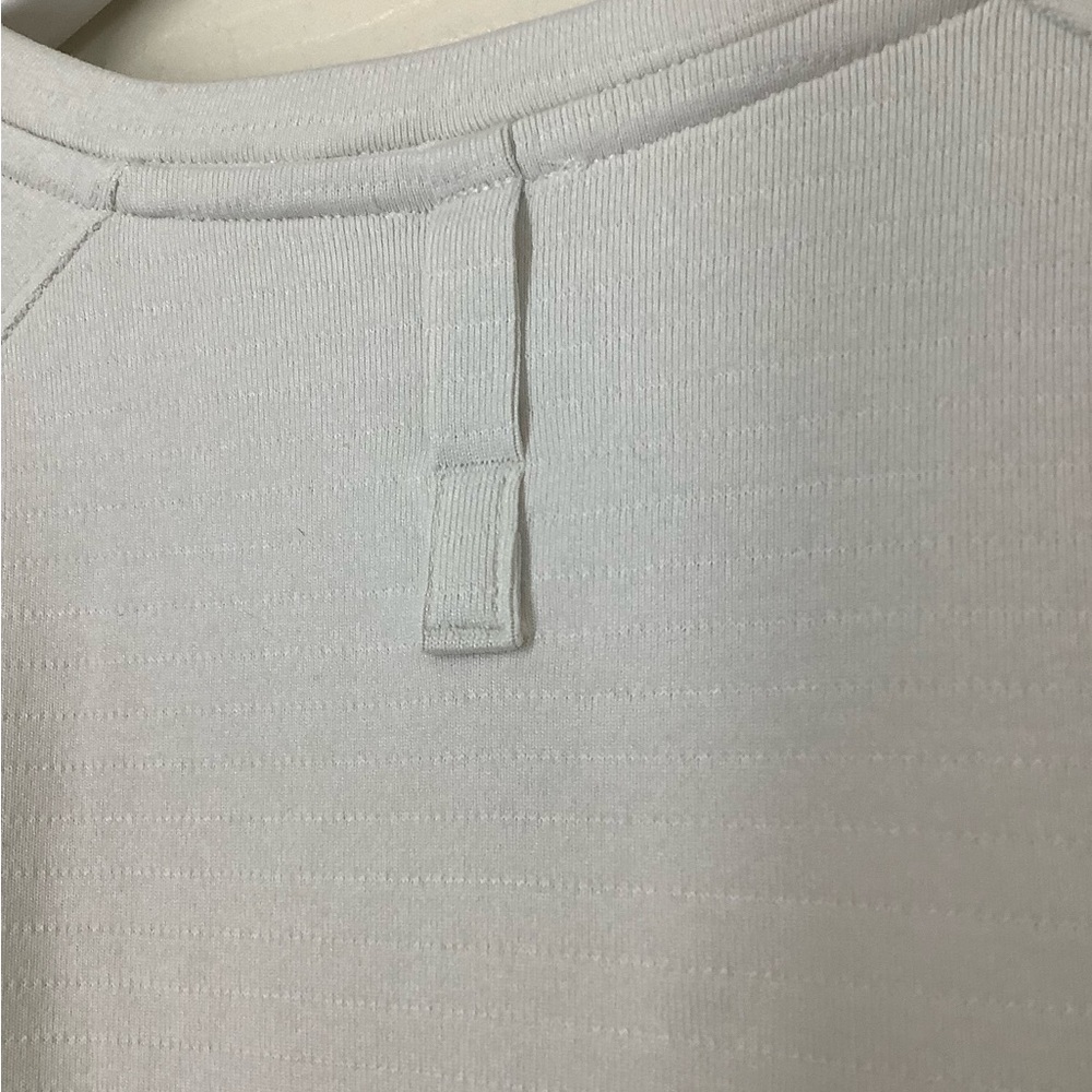 Lululemon Athletica License to Train Short Sleeve PTP 20” - Picture 4 of 5